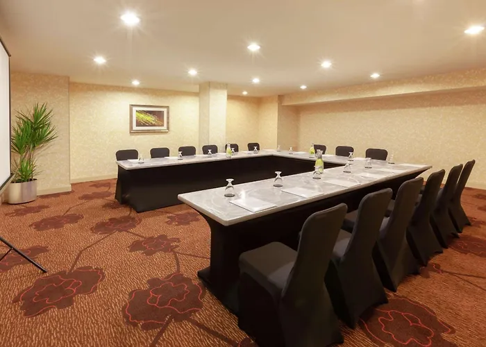 Hilton Garden Place 3*