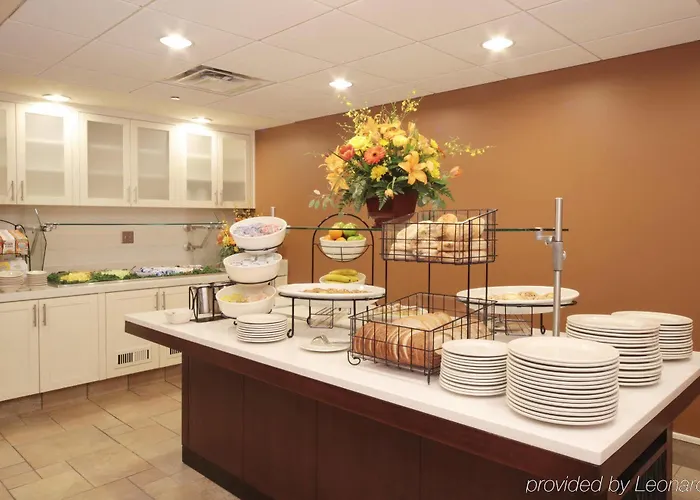 Hilton Garden Place Hotel 3*