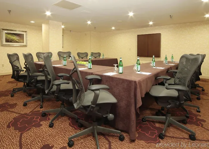 Hilton Garden Place Hotel 3*